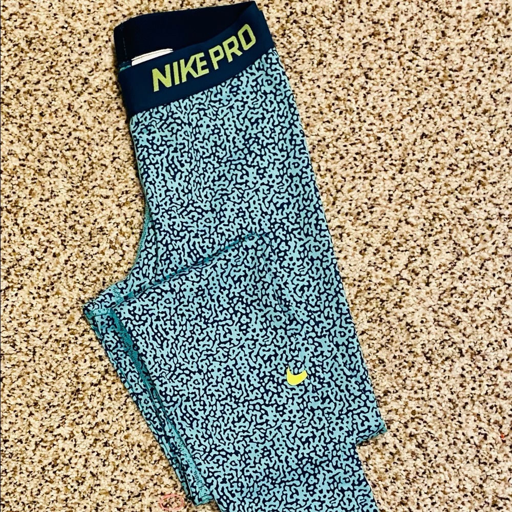 Nike Women’s Pro Full Length Size Small